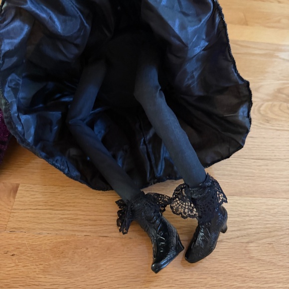 Katherine's Collection Halloween Witch Sitting Witch Brunhilda Witch - Picture 15 of 16